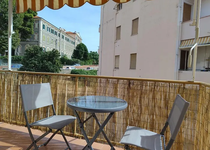 Nina With Sea View شقة *