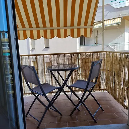 Nina With Sea View Апартаменты *